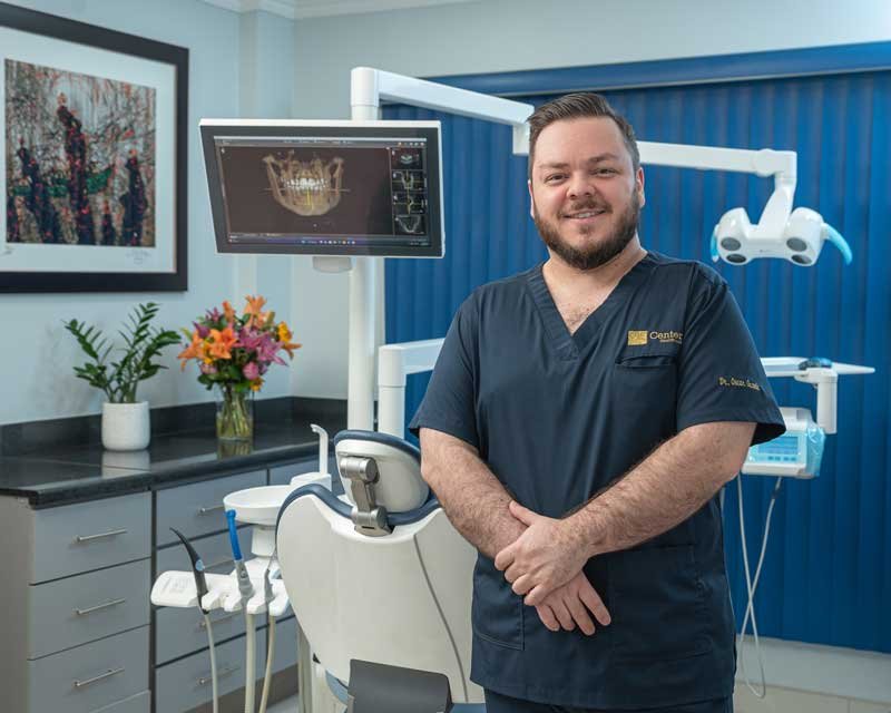 Dr. Oscar Guzmán in an OG Center treatment room